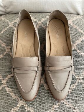 Aerosoles South East Grey Leather Loafers in Size 8